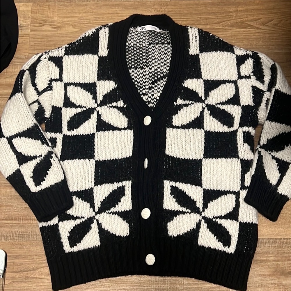 Zara Black and White Geometric Knit Cardigan